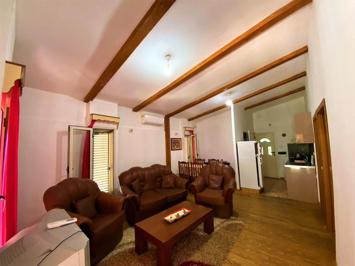 Ramo's Beachside Retreat - Cozy 2 Bedroom * Vlorë